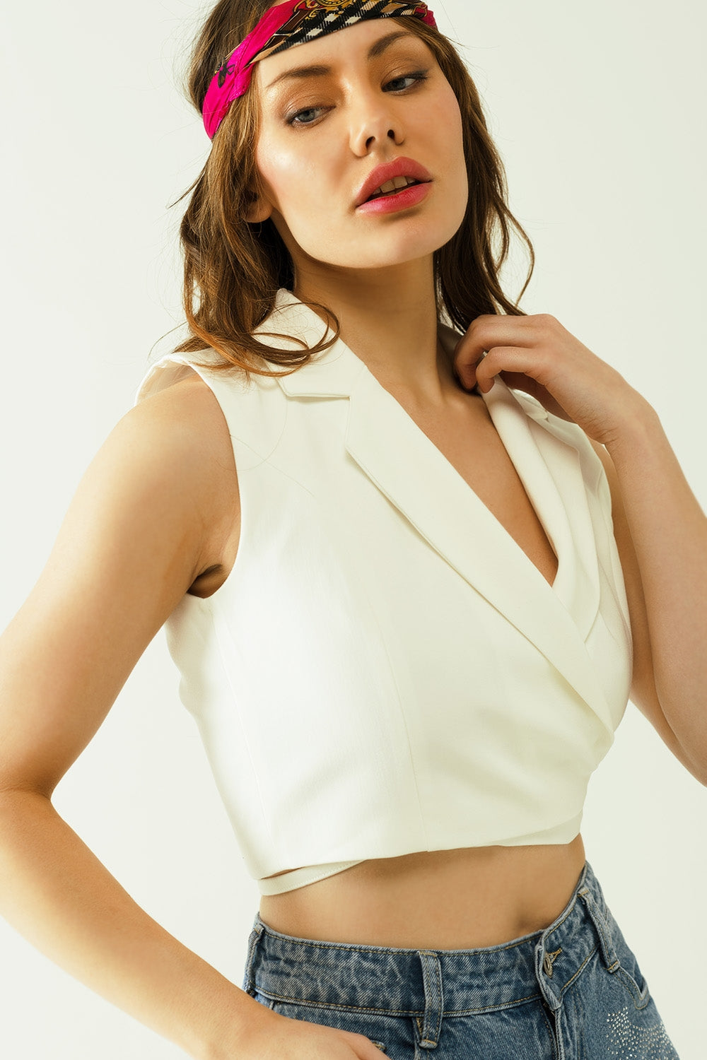 Cropped Wrapped Gilet With Notch Lapels In White