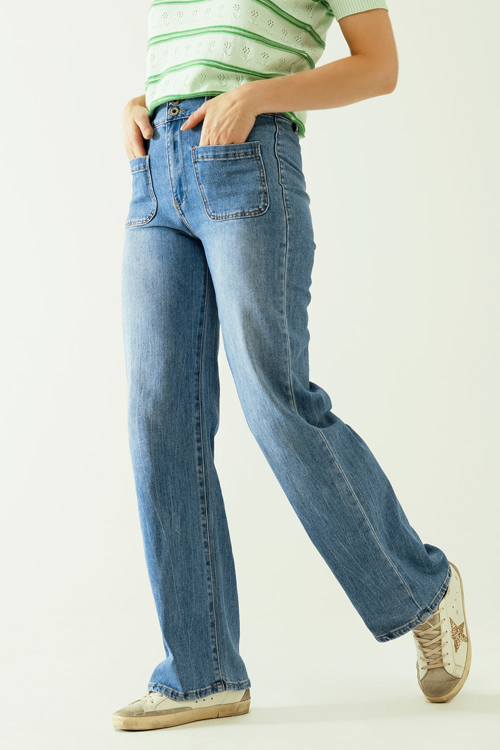 Jeans Wide Legs With Front Closure With Metalic Buttons And Front Pockets