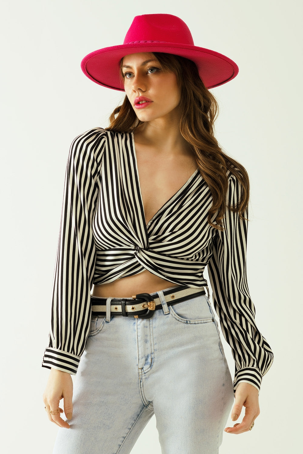 Striped Crop Top With V-Neckline And Twisted Front In Black And White