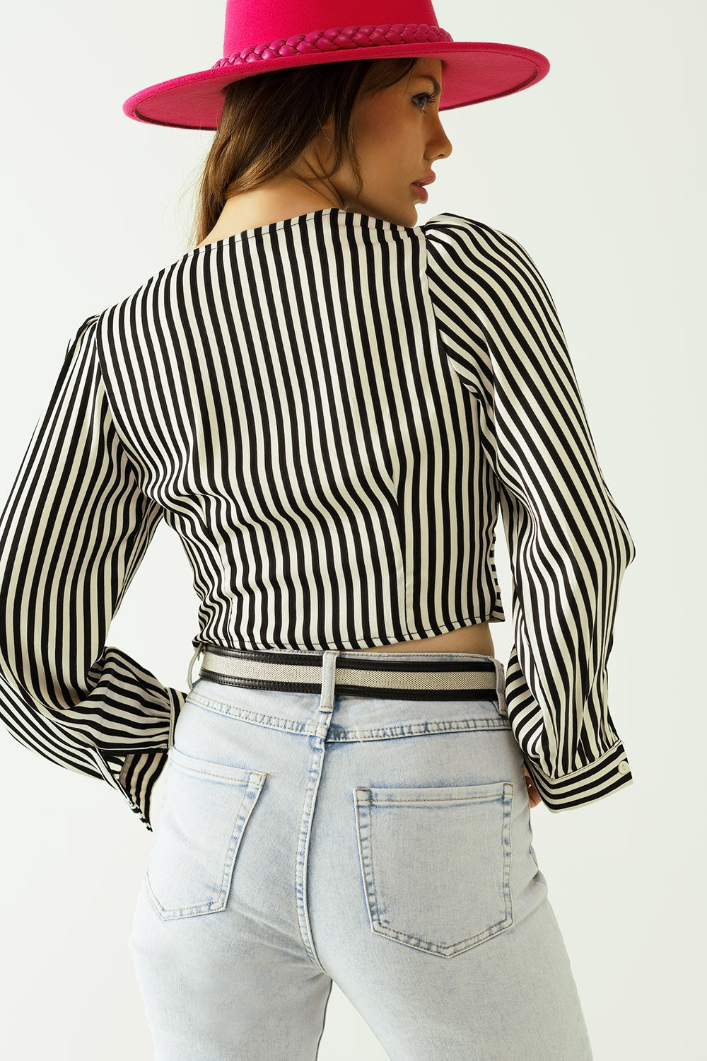Striped Crop Top With V-Neckline And Twisted Front In Black And White